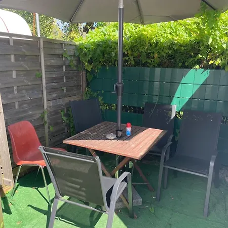 Przyczepa Kempingowa W Centrum Mielna