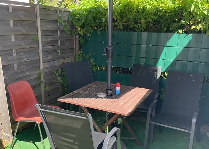 Przyczepa Kempingowa W Centrum Mielna